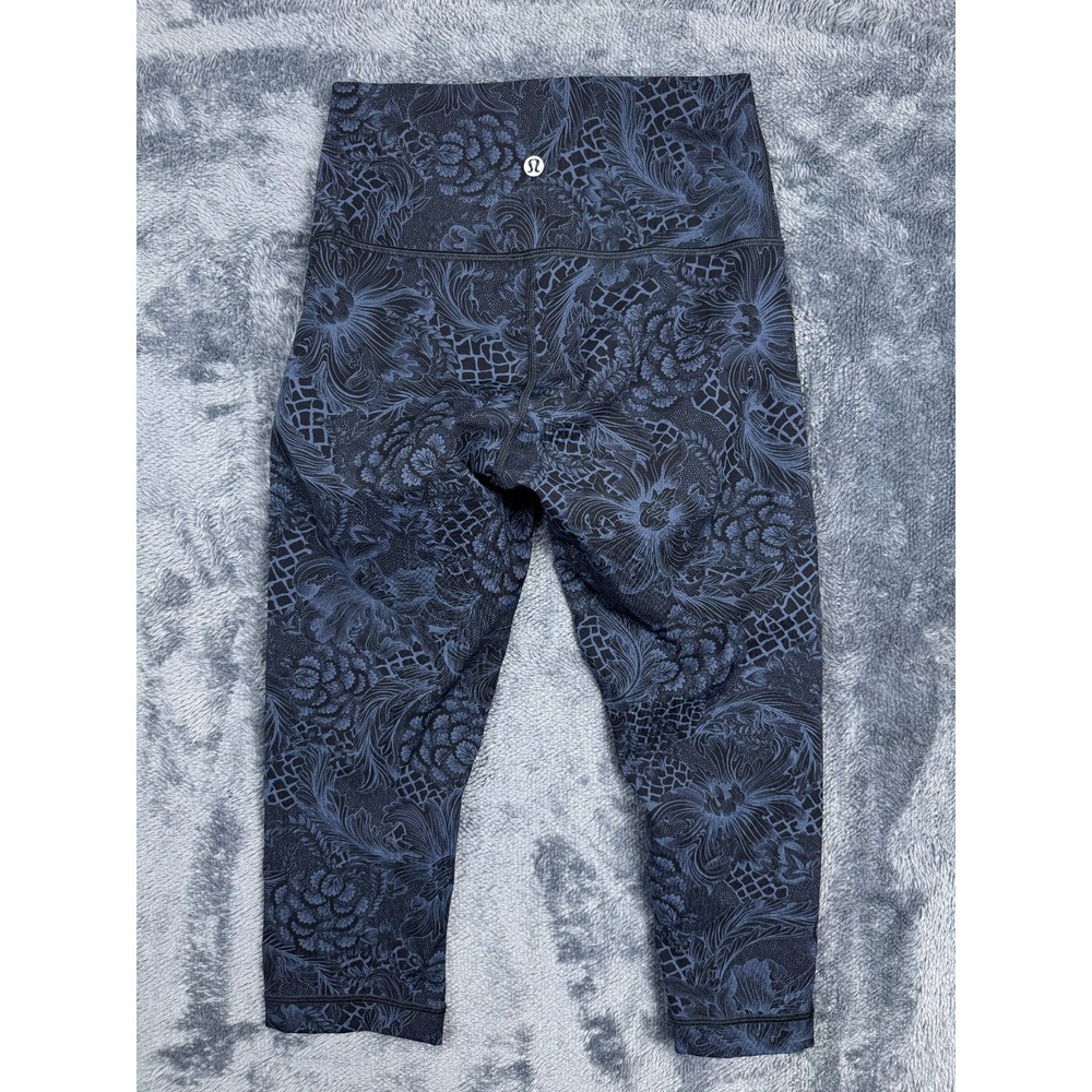 Lululemon High Rise Crop Leggings Women Size 4 Black Blue Floral Luon Yoga Pants